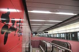 紅磡站註 2（英語：hung hom station），城際直通車则稱之為香港紅磡站（英語：hong kong hung hom station），车站启用初期被稱為九龍站（英語：kowloon station），是一個位於香港九龍油尖 for faster navigation, this iframe is preloading the wikiwand page for 紅磡站. æœ‰ç‰‡ æ¸¯éµ ç´…ç£¡ç«™å°‡å¢žè¨­å…©å±¤æœˆå°ä¸¦é‡æ–°å¸ƒå±€ é¦™æ¸¯å•†å ±