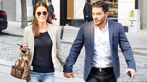 Birçok vatandaşın merakla araştırdığı uğur akkuş, ebru şallı ile dünya evine. Ebru Salli Ve Esi Ugur Akkus Bebek Sorularina Yanit Verdi Son Dakika Magazin