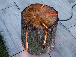 Lampe Aus Holzstamm Und Epoxidharz Gratis Anleitung In 2020 Diy Garden Decor Backyard Decor Recycled Crafts