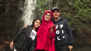 Di channel youtube yusuf mansur new. 5 Fakta Istri Ustaz Yusuf Mansur Yang Jarang Diketahui Publik