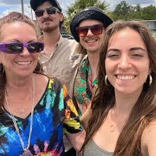 Lisa Daigle's Instagram, Twitter & Facebook