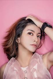 徵》 台南攝影師一名擅長素背景引導拍攝單人女生擅長打光，模擬自然光等意者私訊#徵才