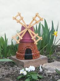 Petit Moulin Fabrique Avec Des Pots De Fleurs Gartendeko Flower Pot Crafts Painted Flower Pots Terra Cotta Pot Crafts