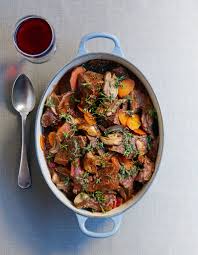Estouffade De Boeuf Carottes Et Cepes Secs Pour 6 Personnes Recettes Elle A Table Recette Estouffade De Boeuf Gastronomie Francaise Recettes De Cuisine