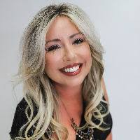 Stephanie Anson's Instagram, Twitter & Facebook