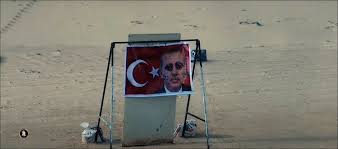 Küçük, orta, büyük boyutta türkiye bayrakları. Darbeci Hafter Guclerinin Tatbikatinda Turk Bayragi Ve Cumhurbaskani Erdogan In Fotografi Yere Atilip Cignendi Yeni Safak