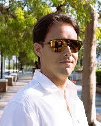 El regalo perfecto para navidad: UNAS GAFAS DEPORTIVAS. Aquí tenemos la  variedad que buscas 😎 👓 Examen de la vista disponible con la Dra. Yvette  Mercado 📞 ¡Llama y agenda tu cita!