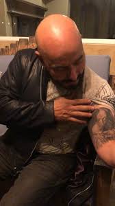 Aseguran que lupillo rivera pretende quitarse el tatuaje con el rostro de belinda que tiene en su brazo. Lupillo Rivera Se Borra El Tatuaje De Belinda