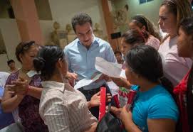 17 de septiembre de 1971) es un abogado y político mexicano. Adrian De La Garza Seguira Apoyando A Madres De Familia Emprendedoras Regiando Com