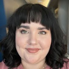 Amelia Holliday's Instagram, Twitter & Facebook