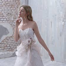 E l'abito della sposa, come sarà? Colore E Raffinatezza Per La Sposa Fio Couture