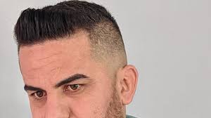 Merhabalar bu videomda erkek saç modelleri nasıl seçilir anlattım. Kendini Tiras Eden Berber Sac Kesimi 2020 Sac Kesimi Haircut Barber High Fade Youtube