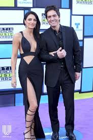 Ochmann y la hija de eugenio derbez se casaron en 2016 y se divorciaron en febrero de 2020. Pin En Celebs U