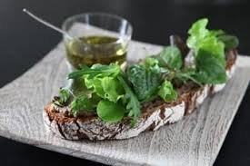 Recette Mesclun Selection Sur Une Tartine A La Puree D Aubergines Recette Caviar D Aubergine Recettes De Cuisine Recette Tartine