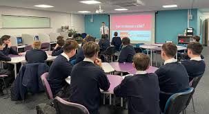 Beth Luker (@Careersb37)