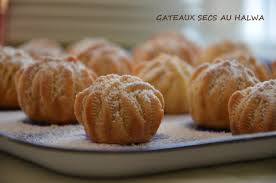 Le makroud ou makrout, également orthographié maqroudh ou maqrouth (en arabe : Baklawa Algerienne Amandes Et Noix Le Sucre Sale D Oum Souhaib