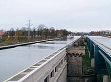 Der mittellandkanal kreuzt in seinem verlauf neben einigen kleinflüssen die weser, die leine und die elbe. Mittellandkanal Wikipedia