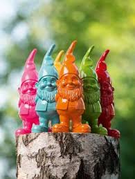 Typically, gnomes stand between one and two feet (30 and 60 cm). 10 Gartenzwerge Ideen Gartenzwerg Garten Zwerg