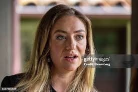 744 Whitney Wolf Photos & High Res Pictures