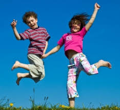 Nu o zic eu, o zic statisticile şi cercetările realizate de instituţiile abilitate, care spun negru pe alb că cei mici nu sunt în siguranţă pe internet. Ce Pot Face Copiii In Vacanta Itsy Bitsy