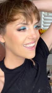 The pixie is back!!!!! Love my hairstylist @cathryngoodlowbeauty , And some  serious nostalgia with this song 🙈, @iconic.london multi sculpting palette  , @fentybeauty profilt’r soft matte, @juviasplace ...