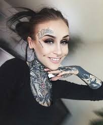 monami frost probably the best youtube mother out there i love her kid and how she loves the way her mommy is differen monami frost tattoed girls girl tattoos