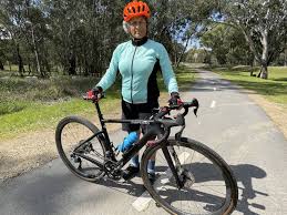 Wagga cyclist warns locals about magpie swooping hotspots