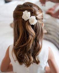 Die 20 Bezauberndsten Ideen Fur Blumenmadchen Frisuren Kommunion Frisur Madchen Madchen Frisuren Kommunion Frisuren