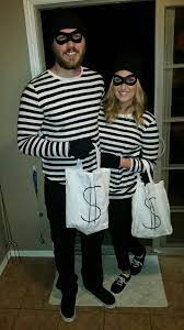 Für das engelskostüm ganz einfach fügel aus pappe zwei (erwachsene) räuber gehen natürlich auch. Halloween Kostum Paare Partner Rauber Verbrechen Partner In Verbrechen Partner Halloween Paare Paar Kostume Karneval Paar Kostume Selber Machen