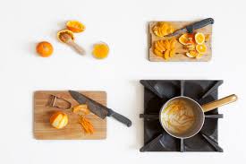 Per preparare il petto d'anatra all'arancia scaldate una pesante padella dal fondo antiaderente e, senza alcuna aggiunta di grasso (basterà quello emesso dalla carne) rosolate il petto d'anatra per 7′ per lato. Petto D Anatra All Arancia Con La Separazione Delle Cotture