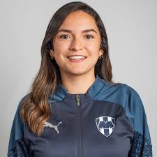 Después de 1 año de prácticas profesionales y 2 años trabajando en el Club… 