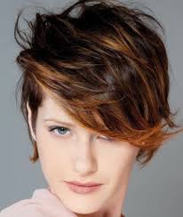 Taglio pixie corto biondo, capelli ricci corti, curly hair styles, . Tagli Capelli Corti 2020 5 Nuovi Tagli Scalati Lisci E Mossi Donne Sul Web