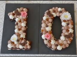 Macarons, noisettes caramélisées, fleurs en pâte à sucre, décors en chocolat…. Number Cake Facon Fantastik Chocolat Noisettes Recette Par Lespetiteschouquettes