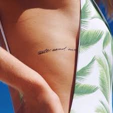 Pin Von Tiffany Lee Auf Tatto Inspired Tattoo Rippe Rippen Tattoos Tattoo Schriftzuge Ideen