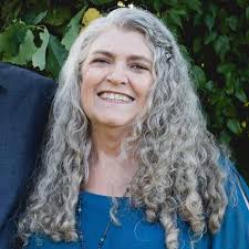 How to safely decorate walls above stairs?