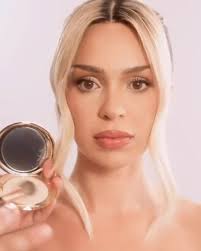 Bejewel your lips in Pillow Talk...