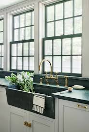 Schiefer Arbeitsplatte Fur Die Kuche Tipps Zu Pflege Und Reinigung Schiefer Arbeitsplatt Farmhouse Sink Kitchen Kitchen Marble Farmhouse Kitchen Backsplash