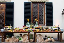 A relaxed tablecloth and empty plates should be set in advance. How To Host A Relaxed Dinner Party Like An Italian The New York Times