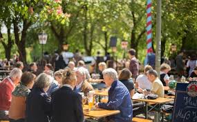 Die Neun Schonsten Biergarten In Munchen Biergarten Munchen Garten