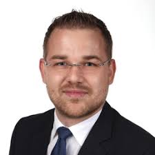 Unsere angebote in den filialen, im kundencenter und online werden bestmöglich miteinander verzahnt. Robert Hochmuth Berater Implementierung Zahlungsverkehr Deutsche Bank Ag Xing
