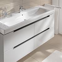 Er überzeugt mit seiner eckigen außenform und seinem eckigen innenbecken und passt so perfekt zu den anderen bestandteilen der gleichnamigen badserie. Villeroy Boch Badezimmermobel