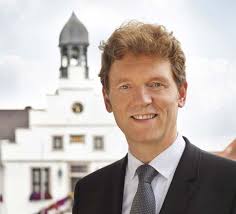 101657_Geschäftsbericht 2016.indd