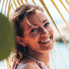 Amanda Dries's Instagram, Twitter & Facebook