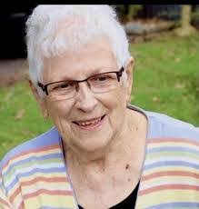 Elaine Platt's Instagram, Twitter & Facebook