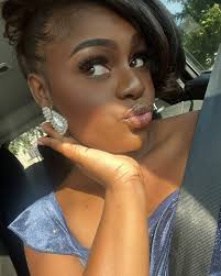 hellooo! my name is trinity and i'm from valdosta ga. i'm still weighing  out my college options, BUTTT being a spelmanite is definitely at the top  of the list! i plan on