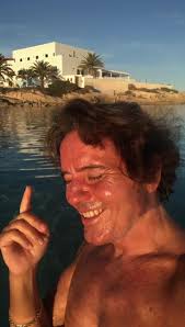 Romano Aspas Bano En Pelotas Esto No Es Vida Es Un Artista crooner del reggaeton esnifando vida!!! romano aspas bano en pelotas esto no es vida es un