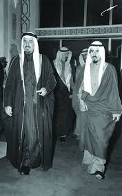 نشر الحساب الرسمي لوزارة الخارجية، صورة من الذاكرة الدبلوماسية للملك فهد بن عبدالعزيز آل سعود والشيخ جابر الأحمد الصباح. Ø²ÙŠØ§Ø±Ø§Øª Ù…Ù„ÙˆÙƒ Ø§Ù„Ø³Ø¹ÙˆØ¯ÙŠØ© Ù„Ù„ÙƒÙˆÙŠØª ØµØ­ÙŠÙØ© Ù…ÙƒØ©
