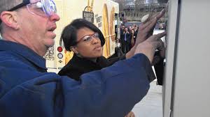 H&S Bakery launches natural gas delivery fleet; mayor says city trash  trucks are next