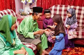 Dua vocalis utama kumpulan 2by2 iaitu zul dan halim berduet berdendang lagu 'bersederhanalah di hari raya'. Budaya Kementerian Pelancongan Seni Dan Budaya Malaysia Facebook