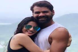 Shabir ahluwalia (born 10 august 1979) is an indian television actor and host. Kumkum Bhagya S Ashlesha Savant S Real Life Boyfriend Has A Shabbir Ahluwalia Connection Bollywood Life